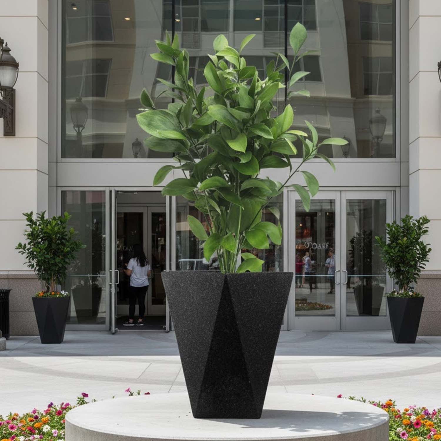 Go Hooked Diamond 18-Inch Planter Pot | Lightweight, Durable Polymer Pot for Flowers & Plants – Modern Black Gamla for Balcony, Terrace & Indoor Use