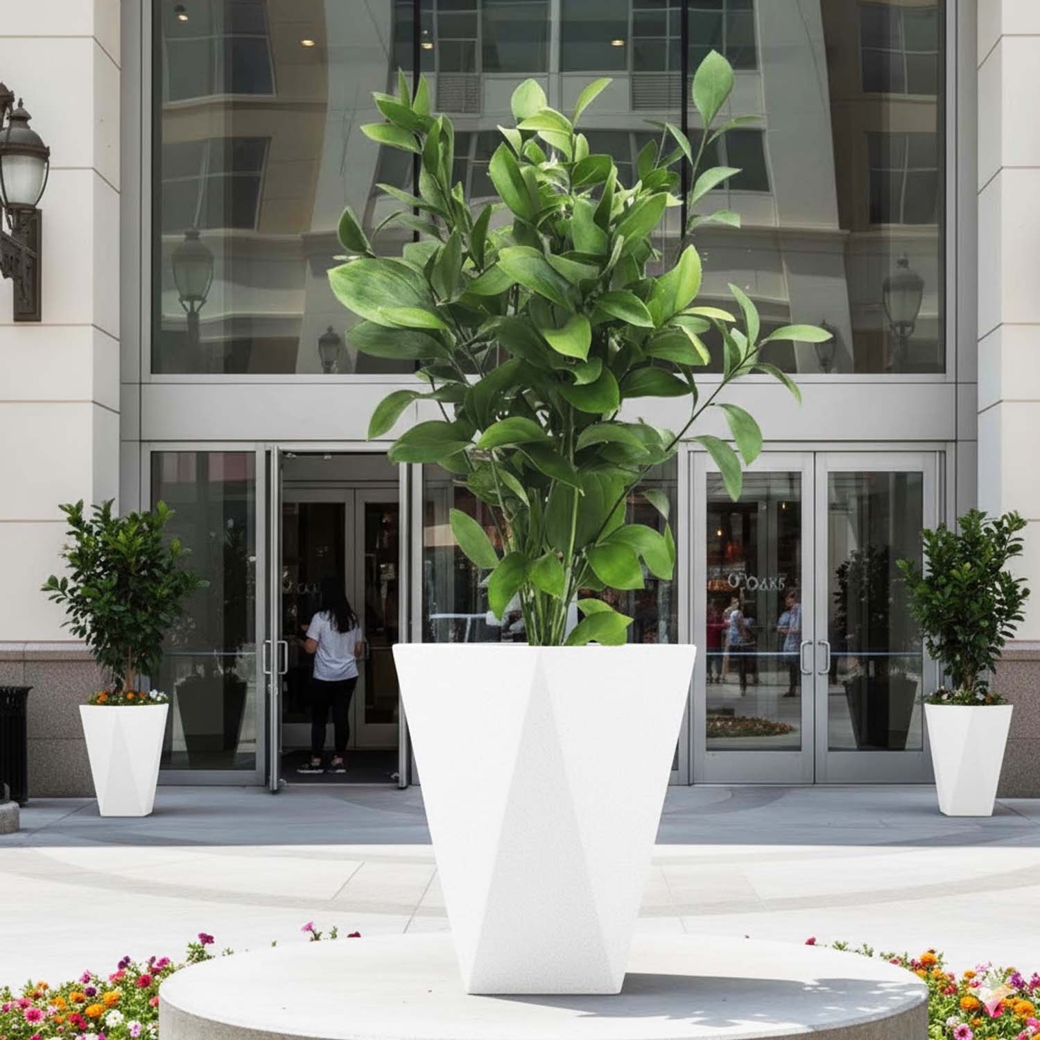 Go Hooked Diamond 18-Inch Planter Pot | Lightweight, Durable Polymer Pot for Flowers & Plants – Modern Black Gamla for Balcony, Terrace & Indoor Use