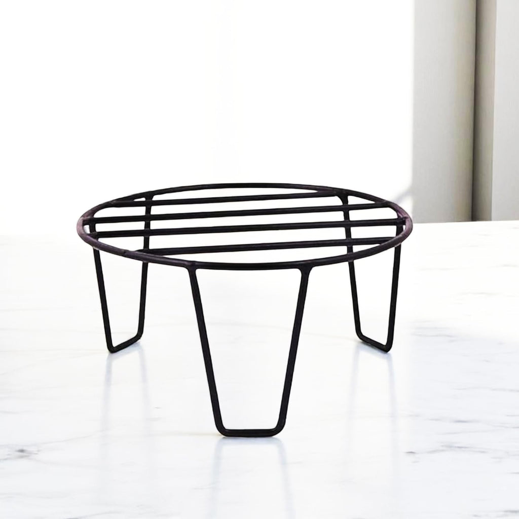 GoHooked black metal plant pot stand, 8-inch diameter, rust-proof, no assembly required, supports up to 35kg.