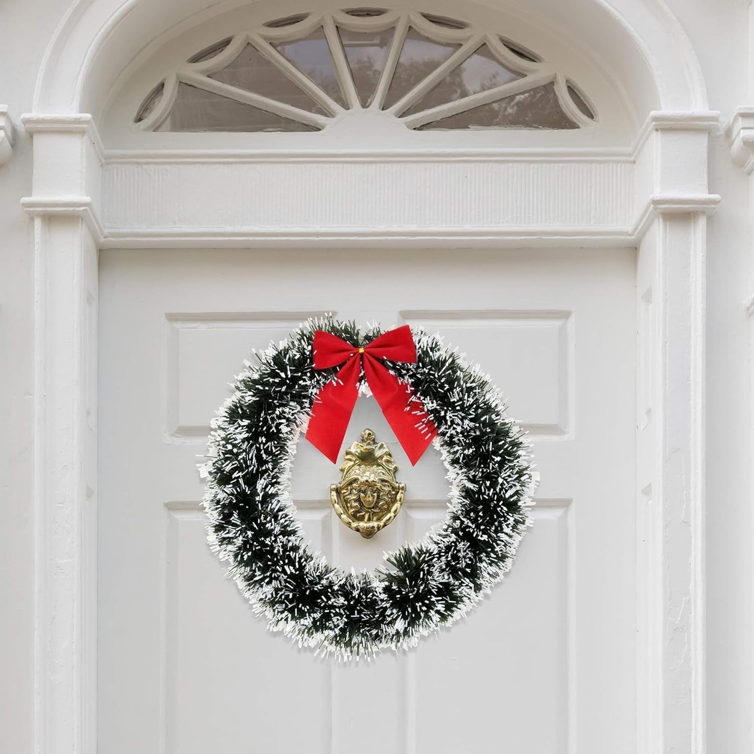 GoHooked 20cm artificial pine Christmas wreath with red bow and gold door knocker detail, green and white.