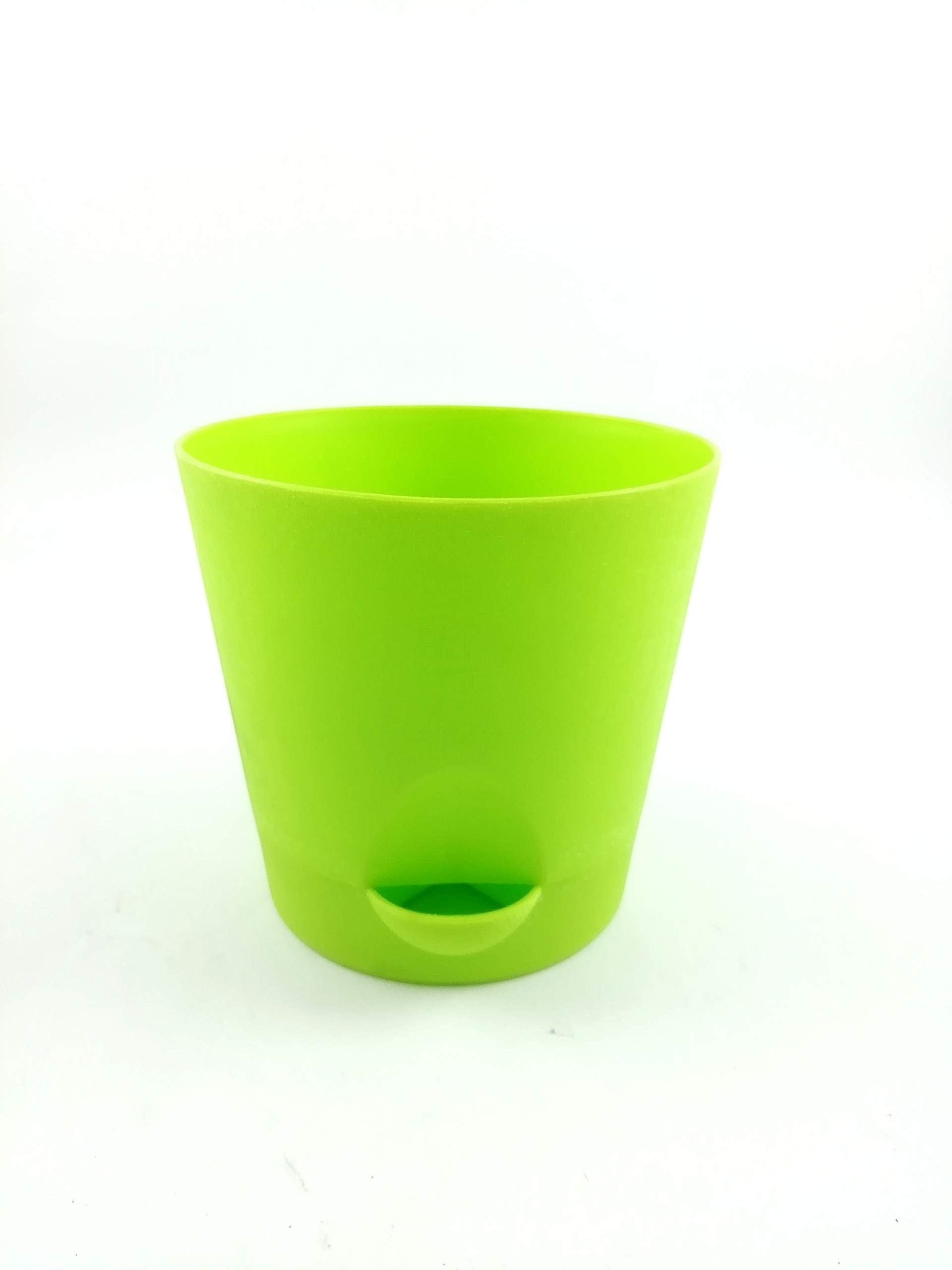 GoHooked green plastic planter pot with a self-watering reservoir, 11cm diameter.