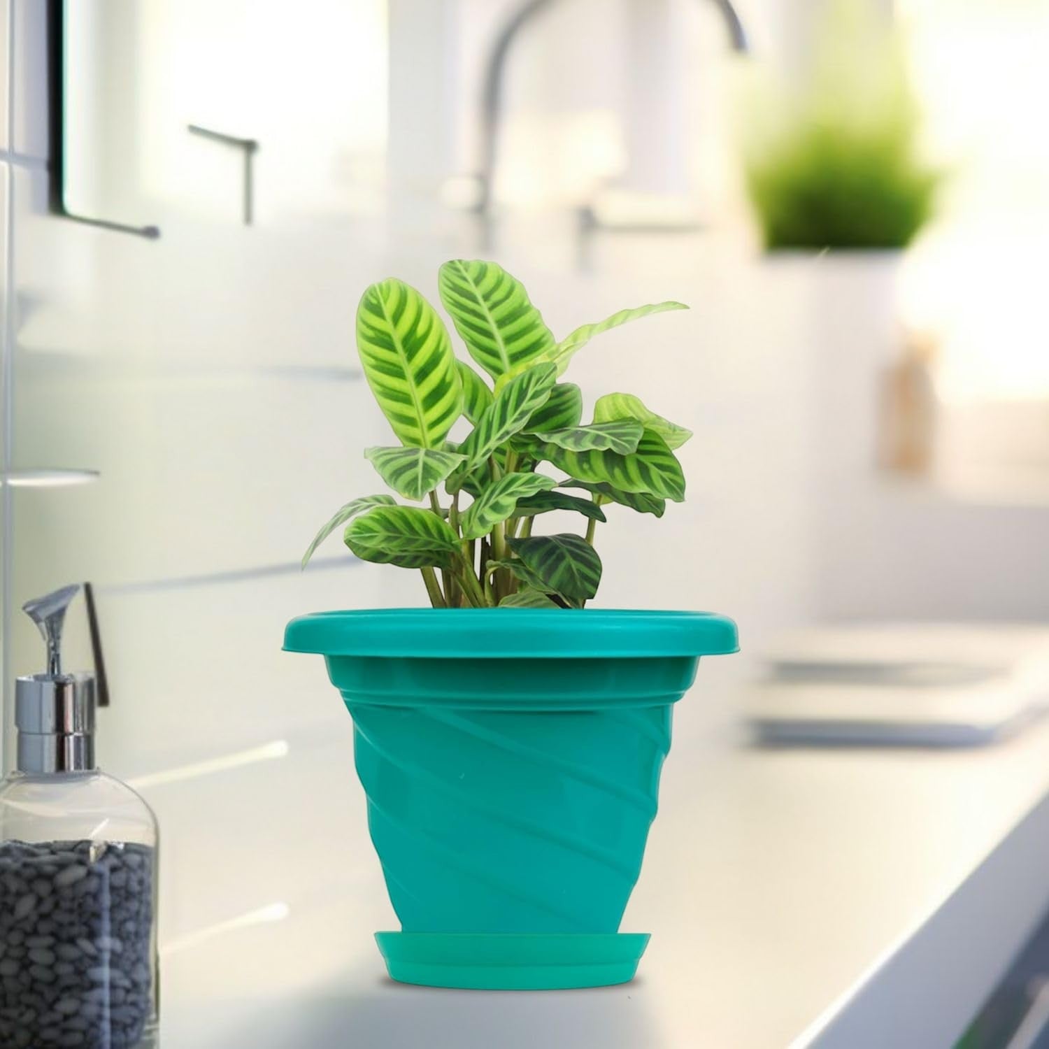 GoHooked green plastic planter pot with saucer, 6 inch twister design for indoor/outdoor plants.