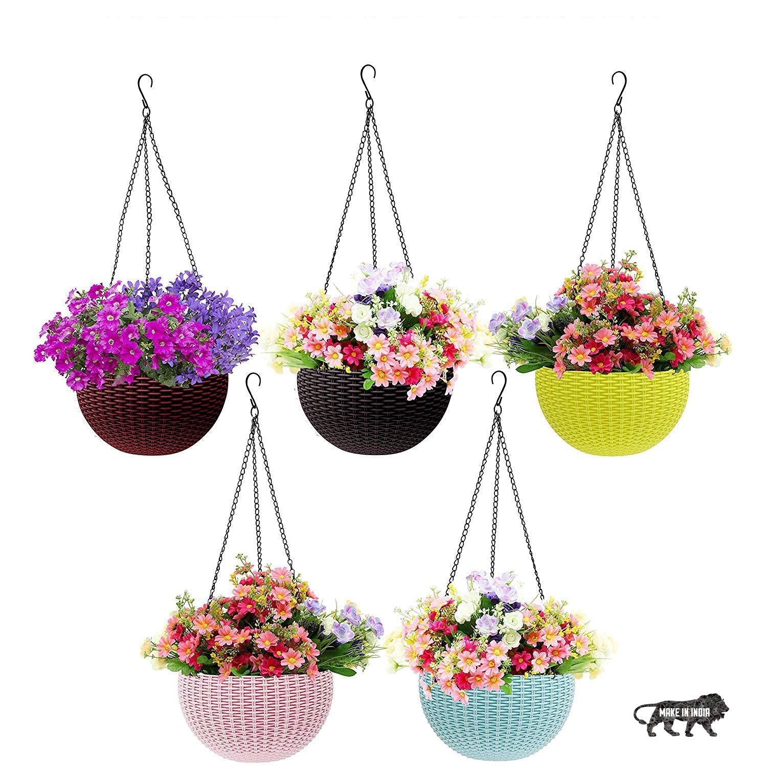 GoHooked Multicolor round woven plastic hanging planter pots with artificial flowers. Set of 5.