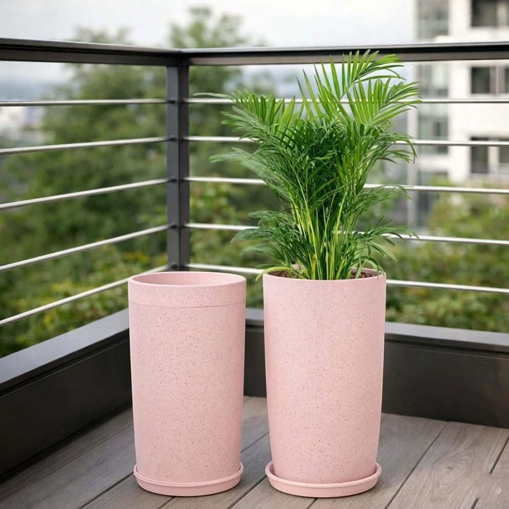 GoHooked set of 3 pink speckled plastic planters with saucers, one holding a green plant.