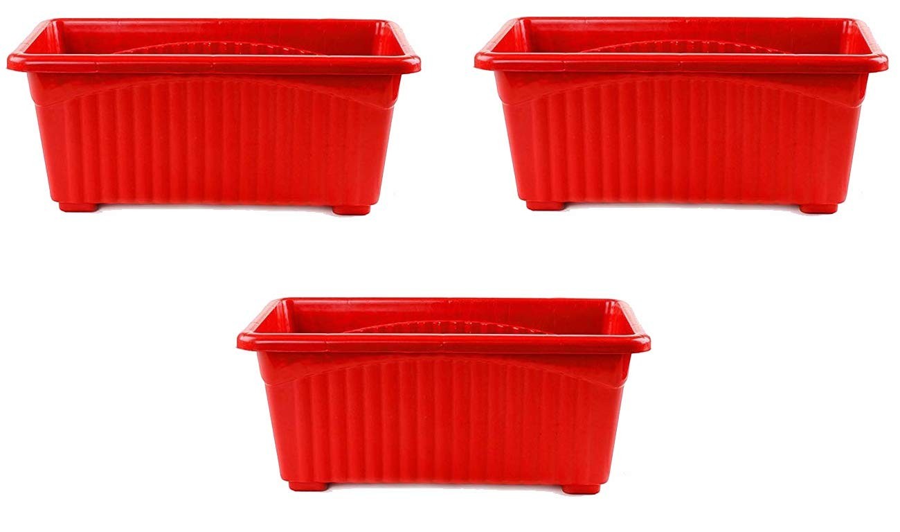 GoHooked Set of 3 red rectangular plastic plant pots with ribbed texture and raised feet. Ideal for home or garden.