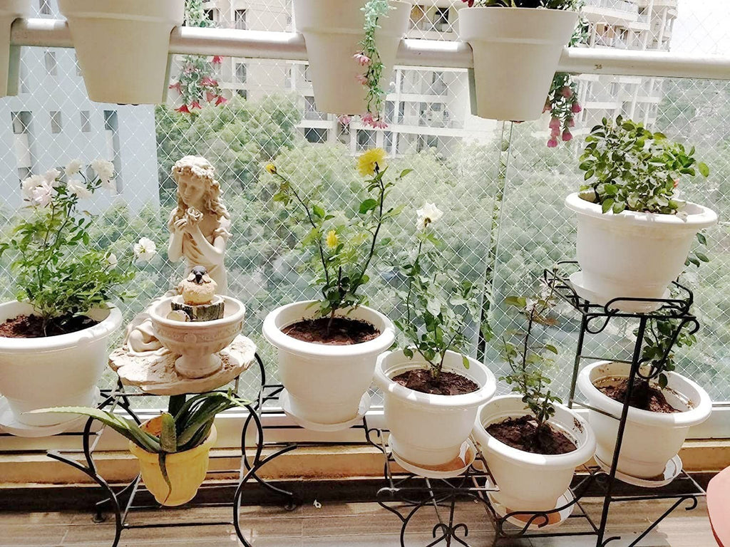 Go Hooked white 10-inch plastic flower pots with matching bottom trays, ideal for indoor/outdoor plants.